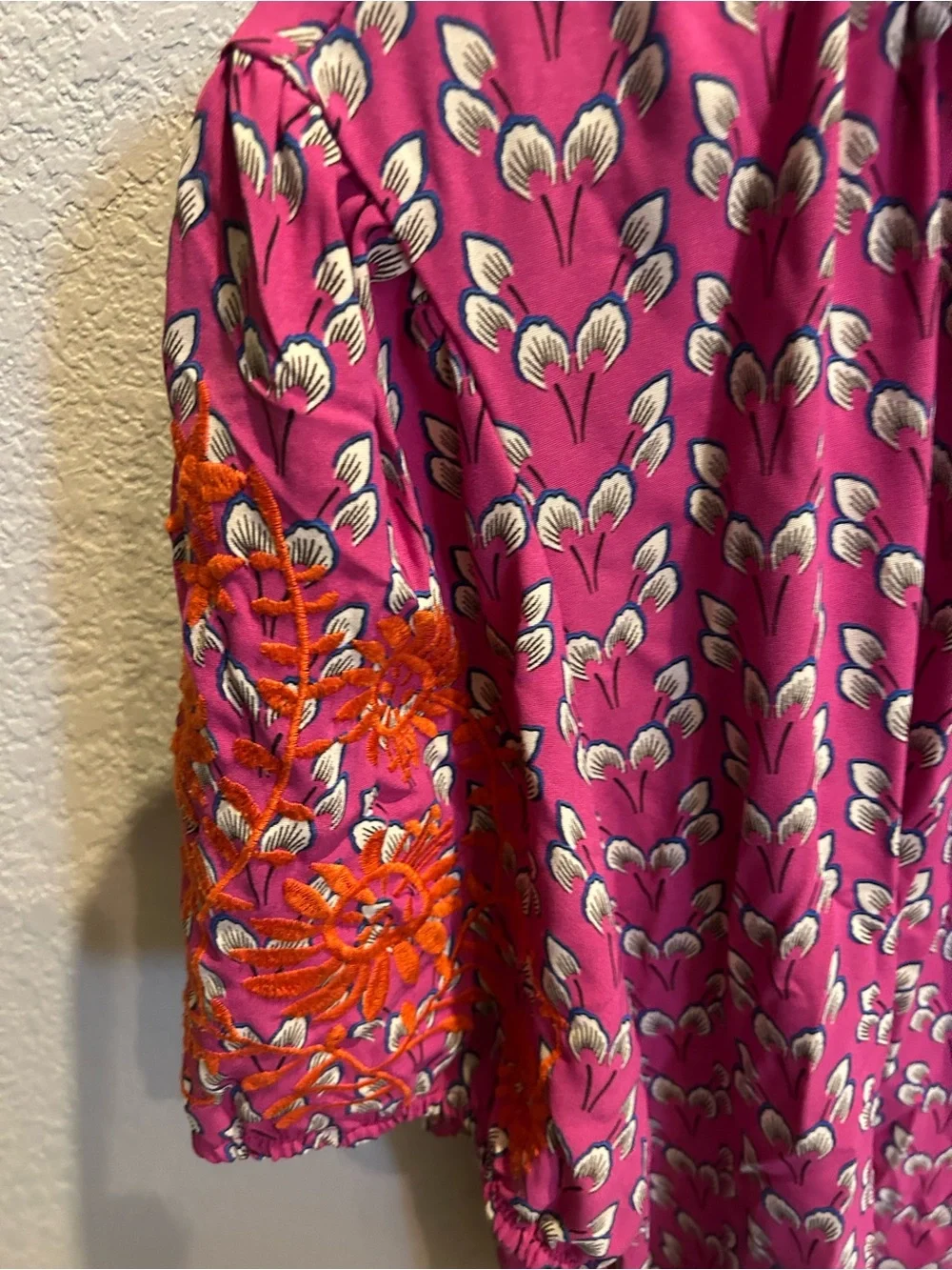 SHEIN Fuchsia Floral Print Short Sleeve Blouse with Orange Embroidery - Picture 3 of 5